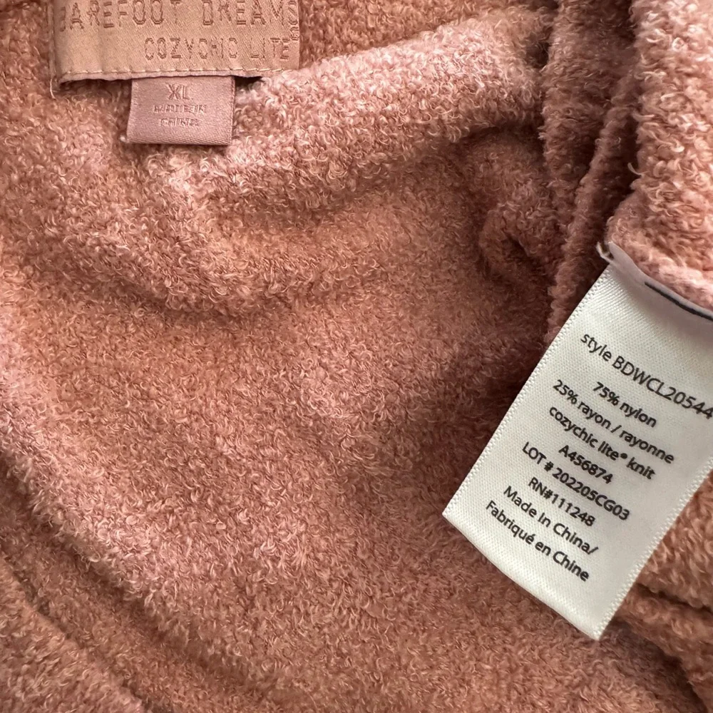 Barefoot Dreams Pink Women's Sweater VGUC size L - Picture 3 of 3